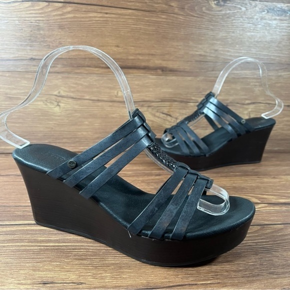UGG Mattie Black Leather Slip-On Wedge Sandals Women’s Size 8 Shoes - Picture 1 of 10